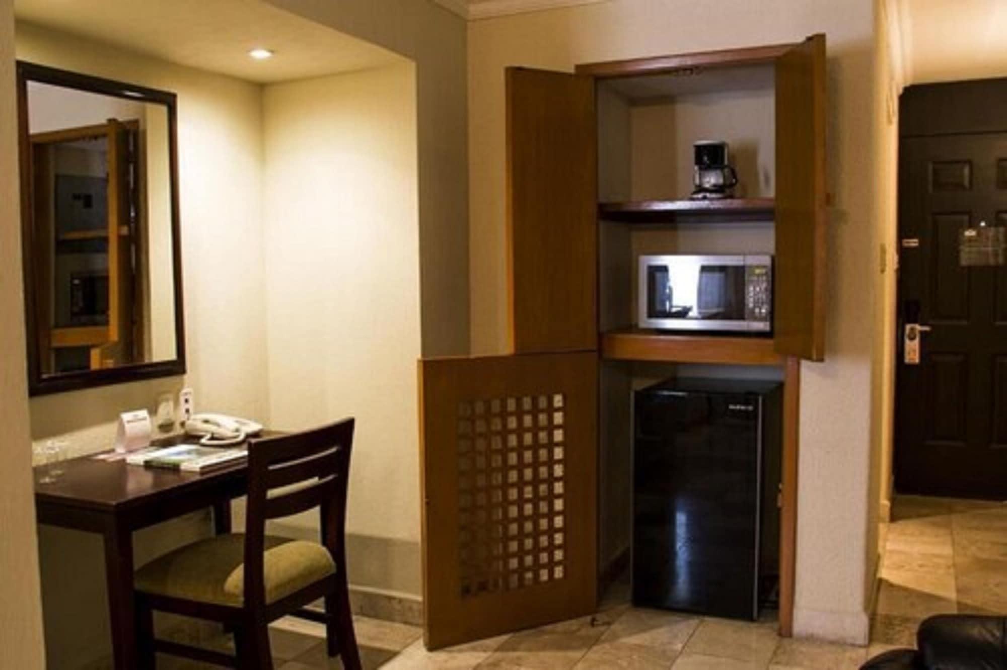 La Posada Hotel Y Suites San Luis Potosi Bagian luar foto
