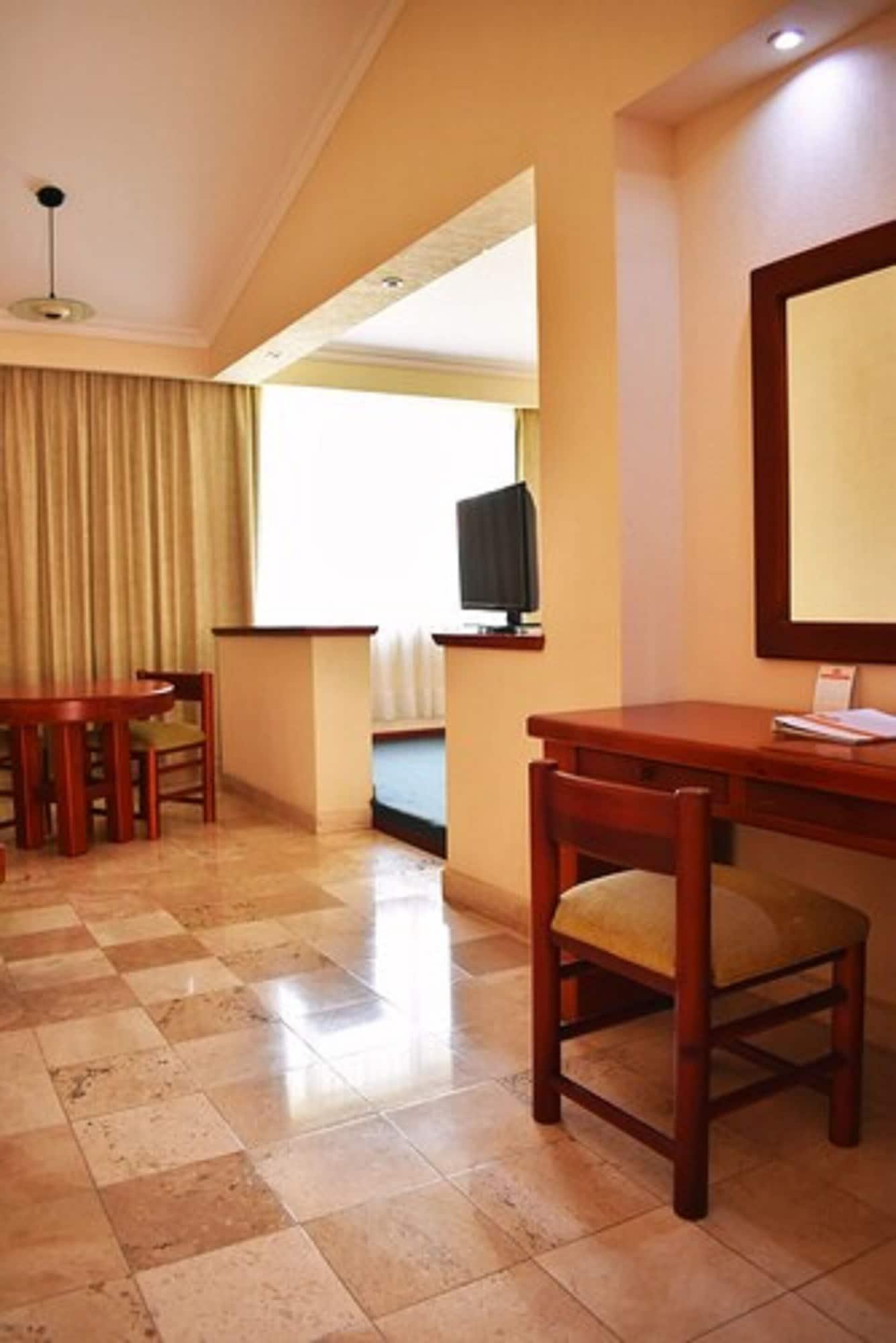 La Posada Hotel Y Suites San Luis Potosi Bagian luar foto