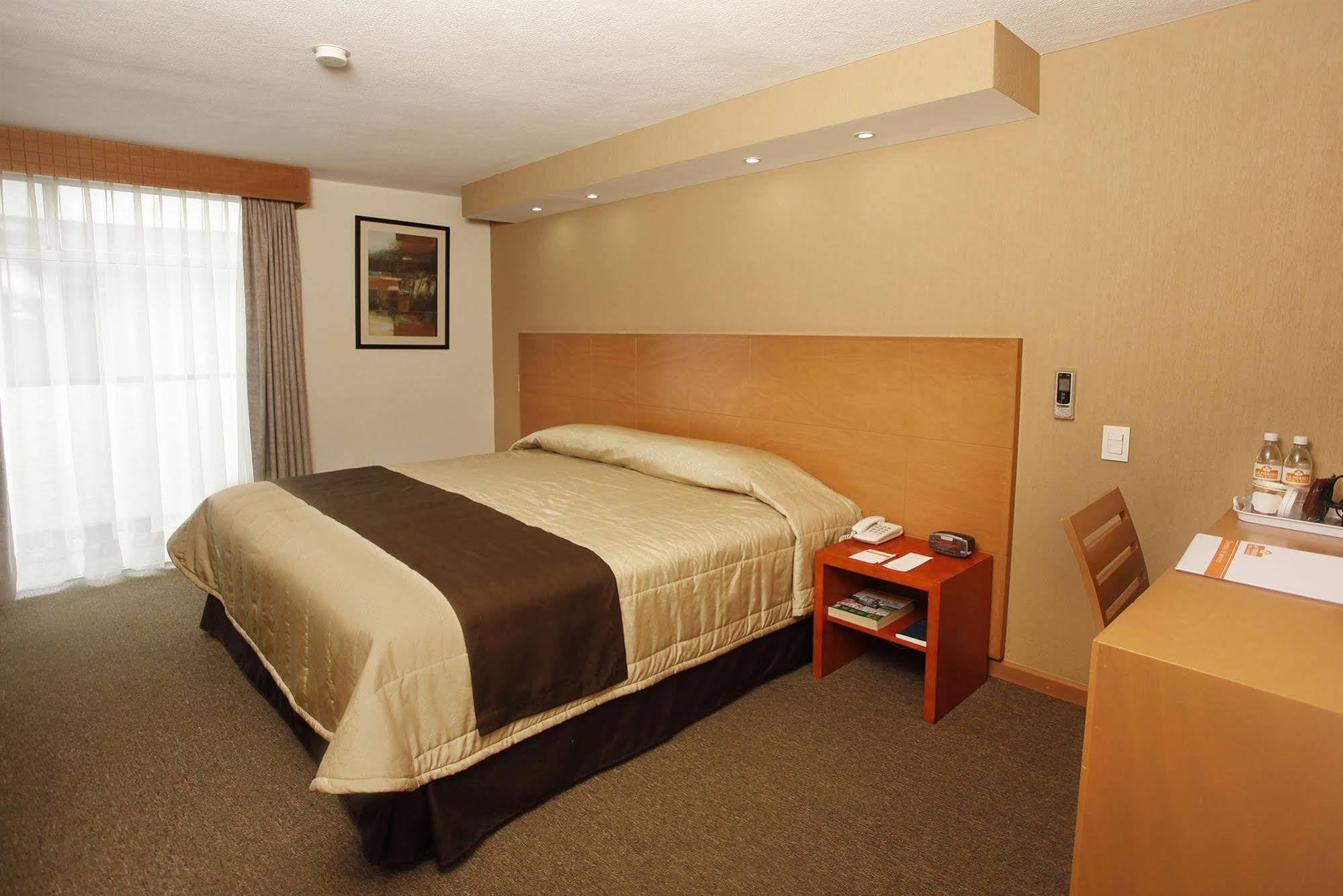 La Posada Hotel Y Suites San Luis Potosi Bagian luar foto