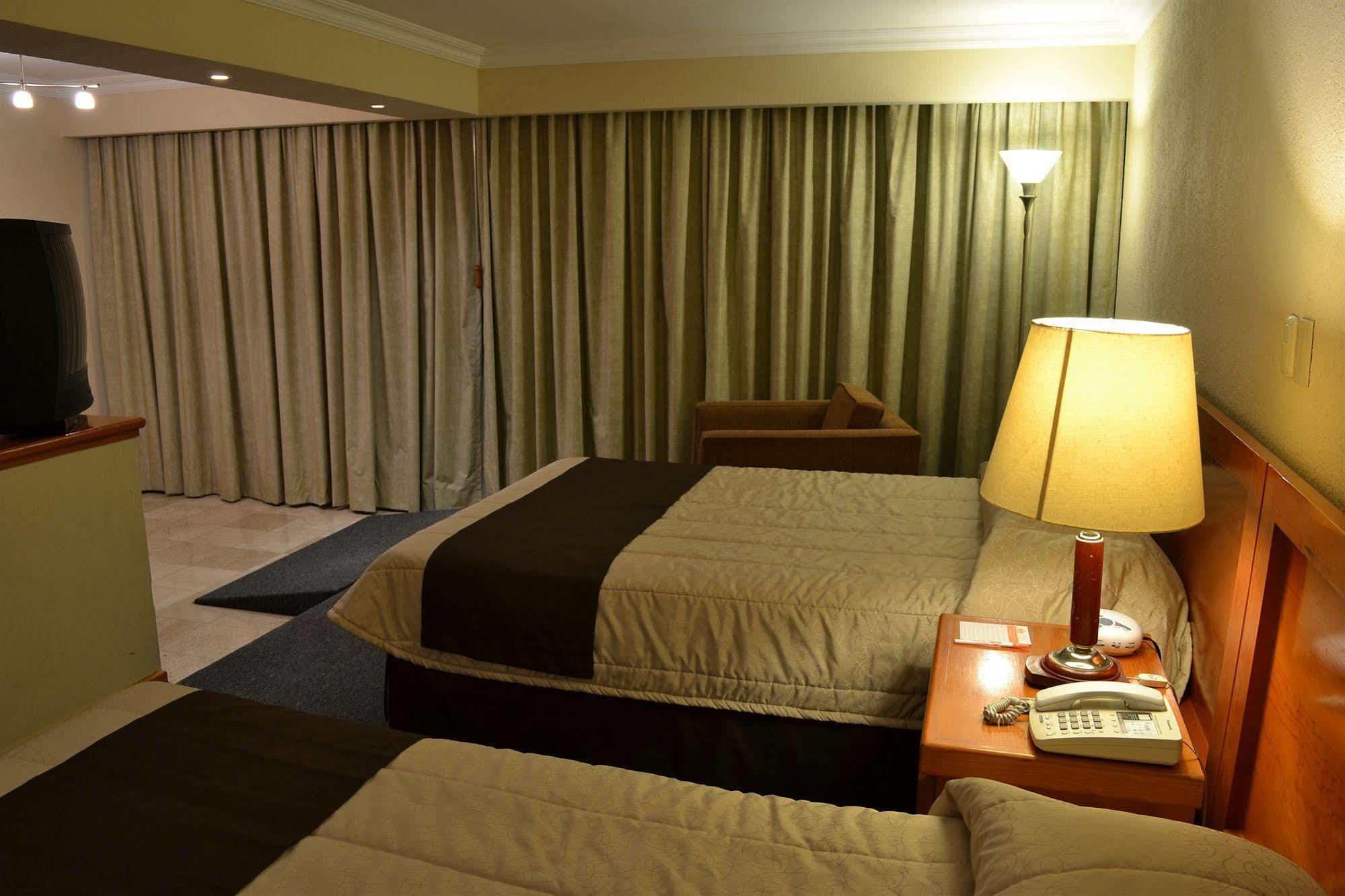 La Posada Hotel Y Suites San Luis Potosi Bagian luar foto