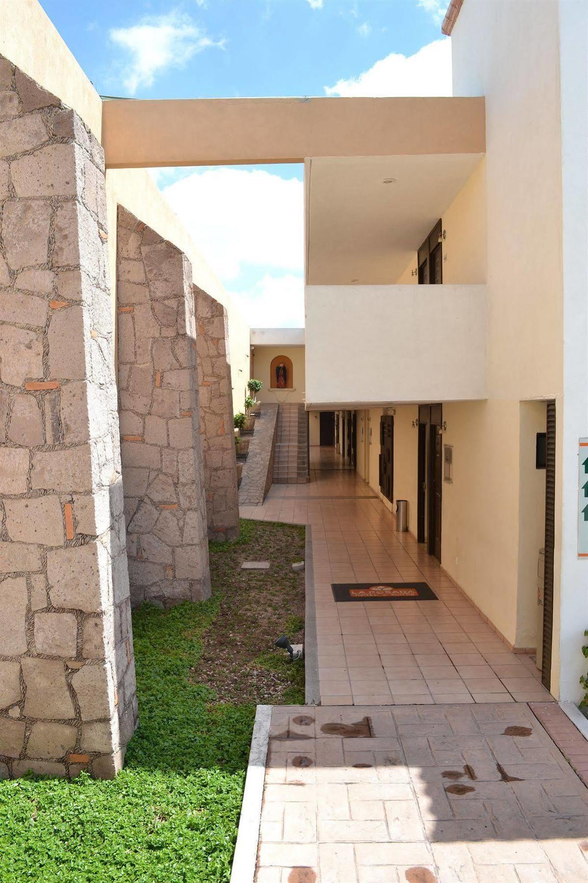 La Posada Hotel Y Suites San Luis Potosi Bagian luar foto